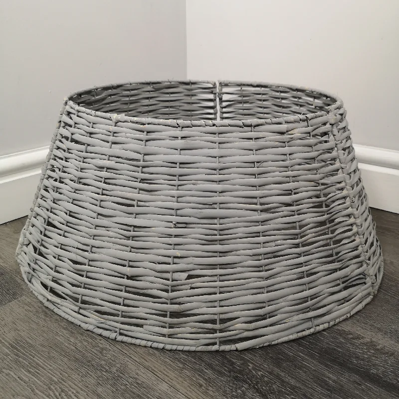 48/70cm Samuel Alexander KD Willow Christmas Tree Skirt Wicker Rattan- Large Light Grey