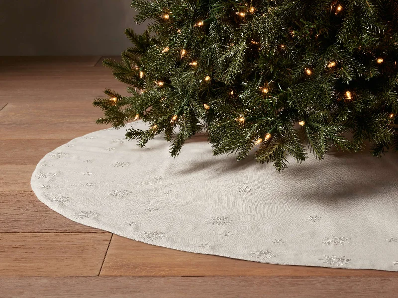 Metallic Snowflake Tree Skirt